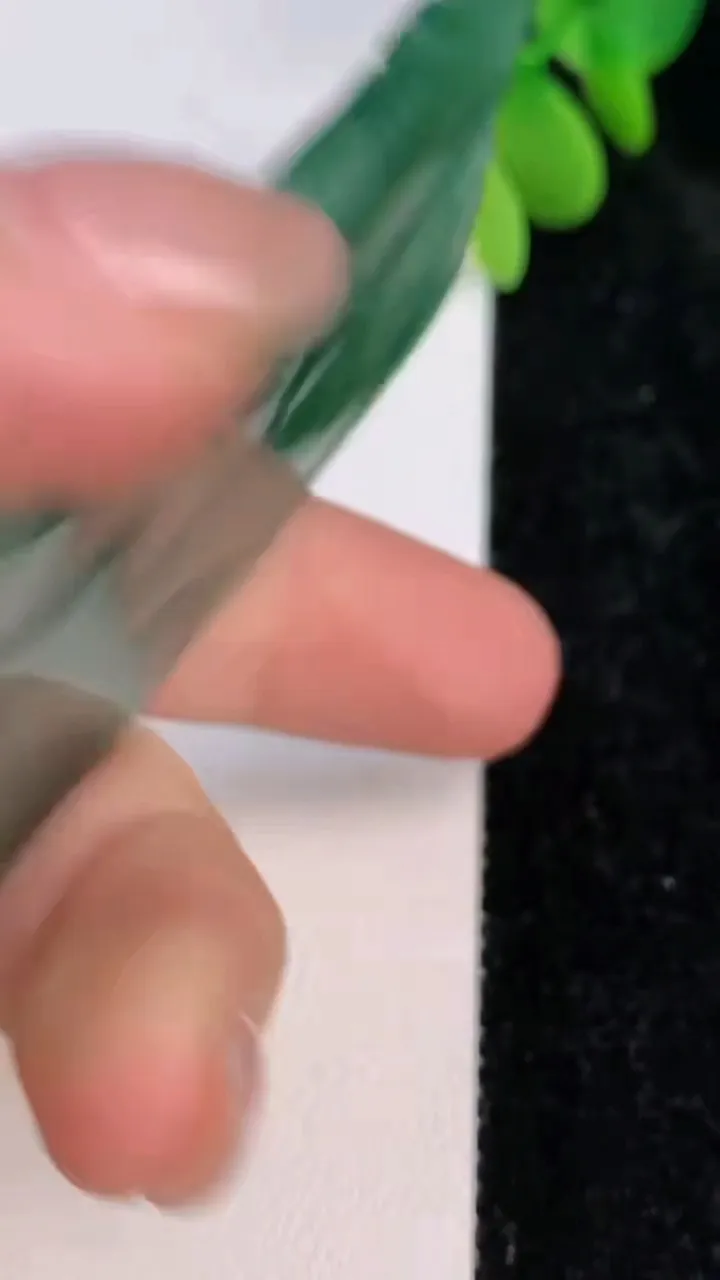天然A货翡翠普贤菩萨吊坠，尺寸67-40-4.8，重量:28.91g
7月14日
