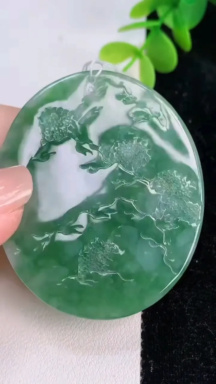 天然A货翡翠山水牌吊坠，尺寸55.4-47-5，重量:25.00g
7月14日