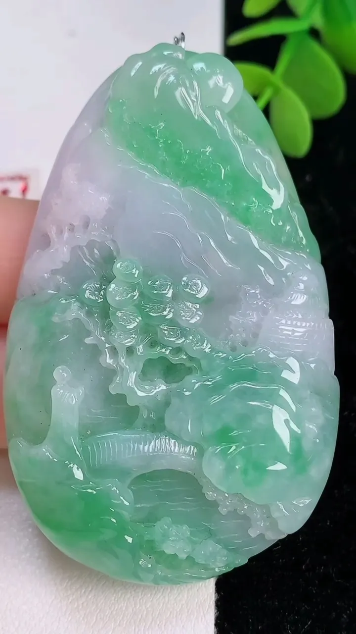 天然A货翡翠山水牌吊坠，尺寸62-39-12.7，重量:60.69g
7月14日