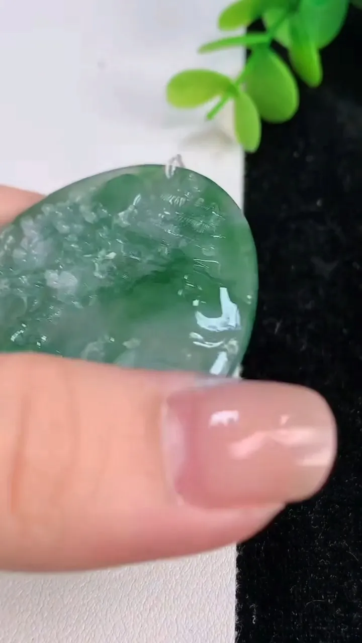 天然A货翡翠山水牌吊坠，尺寸55.4-47-5，重量:25.00g
7月14日