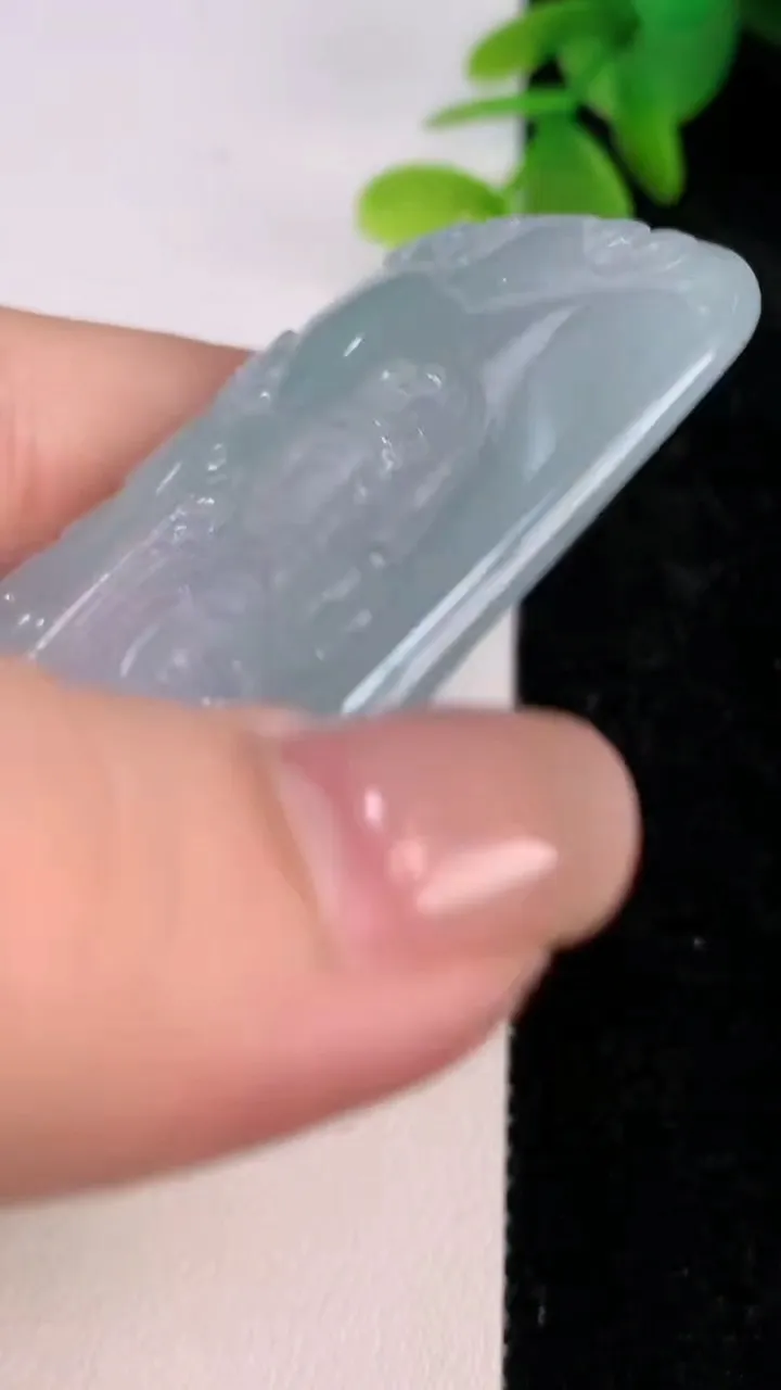 天然A货翡翠虚空藏观音菩萨吊坠，尺寸73.8-40.6-5.8，重量:40.58g
7月14日