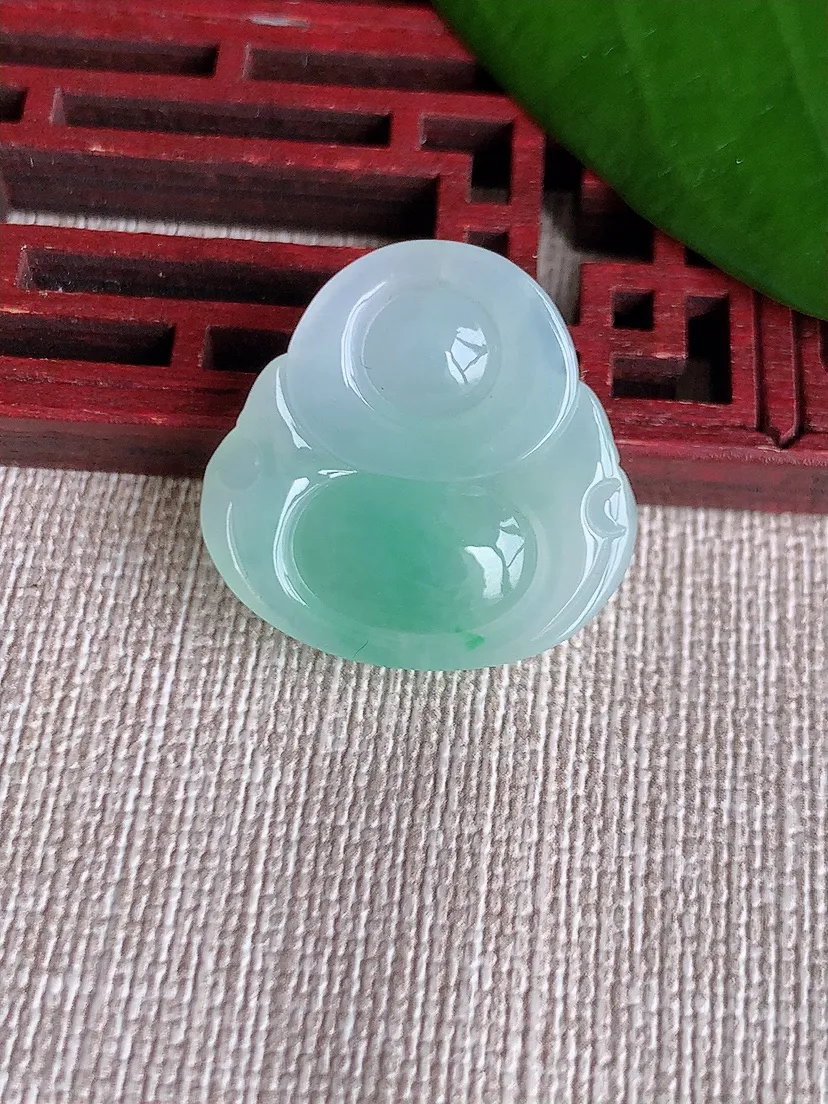 天然A货翡翠飘阳绿佛公吊坠 尺寸23×24×6.3m量5.68g 0713