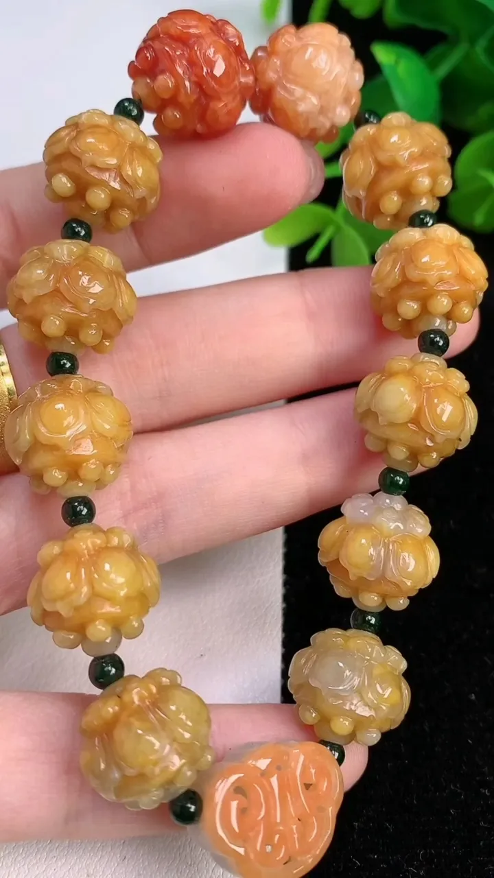 天然A货翡翠双彩花珠手串，尺寸13.3-11.3，重量:54.19g7月14日
工厂直销收藏佳品,种