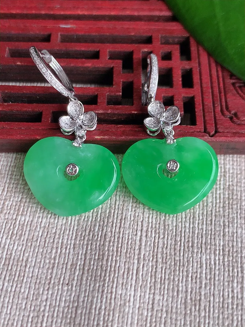 天然A货翡翠18K金伴钻镶嵌阳绿爱心耳坠 尺寸15×19×3mm 重量7.17g 0713