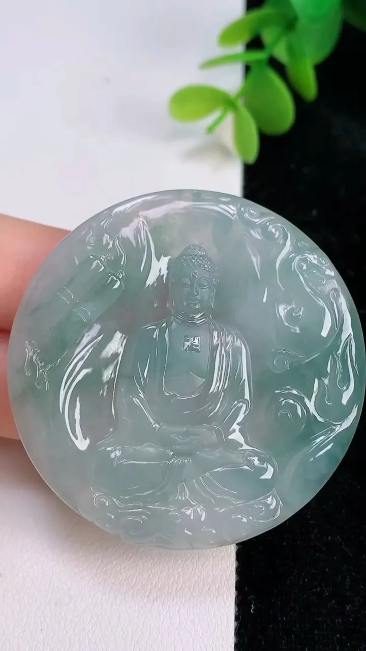天然A货翡翠大日如来吊坠，尺寸48.7-5.4，重量:28.00g
7月14日