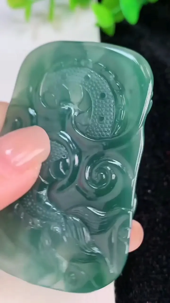 天然A货翡翠蓝水祥龙大势至观音菩萨吊坠，尺寸61.5-40-6.4，重:29.71g
7月14日