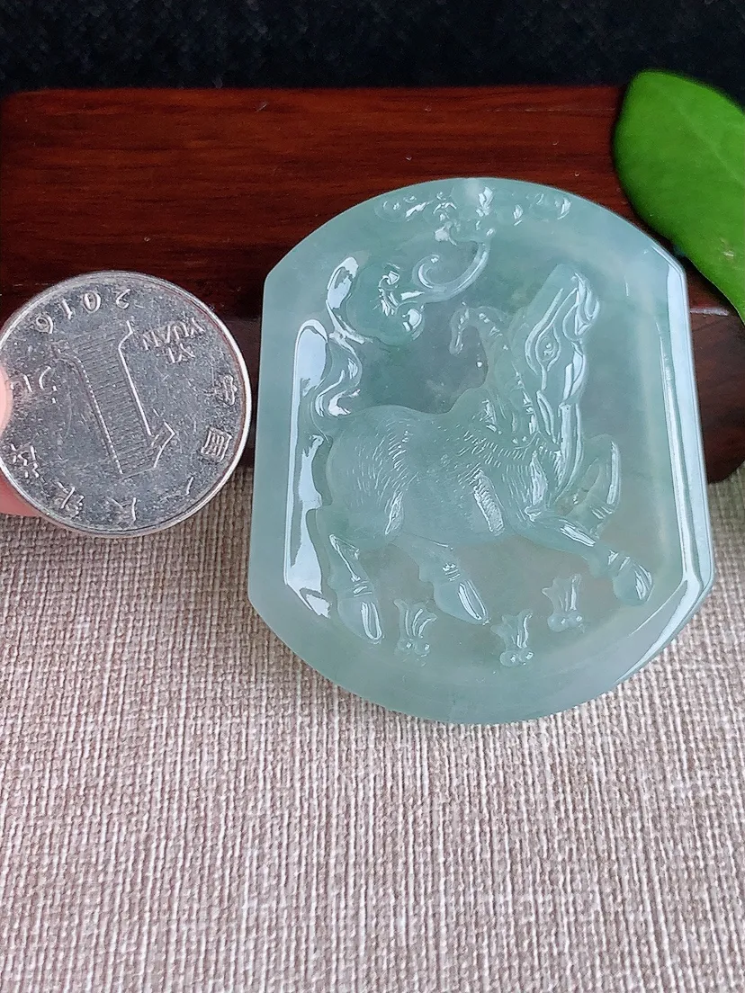 天然A货翡翠晴水生肖牛吊坠尺寸51×43.2×5.5m量26.90g 0713