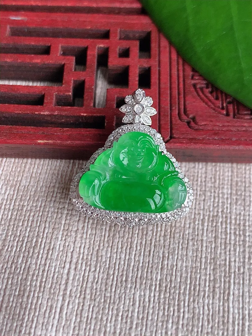 天然A货翡翠18K金伴阳绿佛公吊坠尺寸25×21.8×8.6裸石13.6×18.5m量4.84g 0713