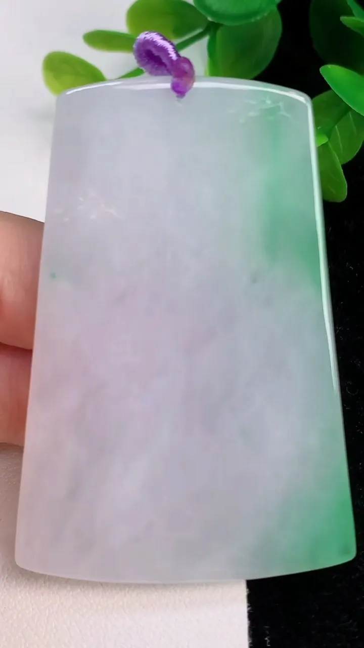 天然A货翡翠大日如来吊坠，尺寸69-42.3-5.6，重量:33.37g
7月15日