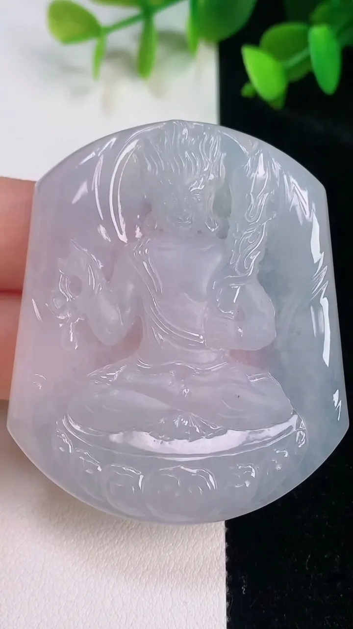 天然A货翡翠不动明王吊坠，尺寸54.2-45.6-5.8，重量:31.35g
7月15日