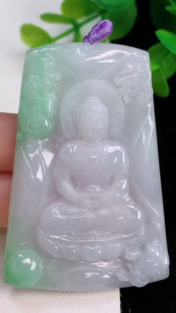 天然A货翡翠大日如来吊坠，尺寸69-42.3-5.6，重量:33.37g
7月15日