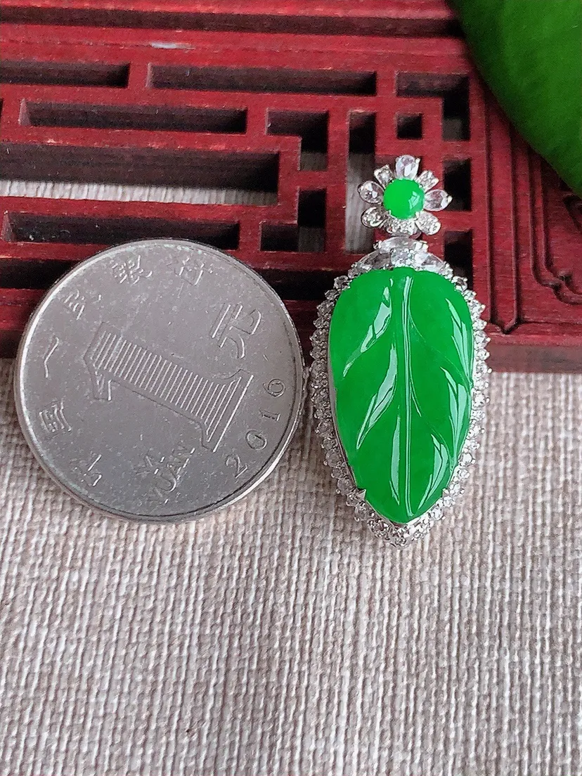 天然A货翡翠18K金伴阳绿叶子金枝玉叶吊坠尺寸32.4×15×9.2裸石20.5×11.3m量5.32g 0713