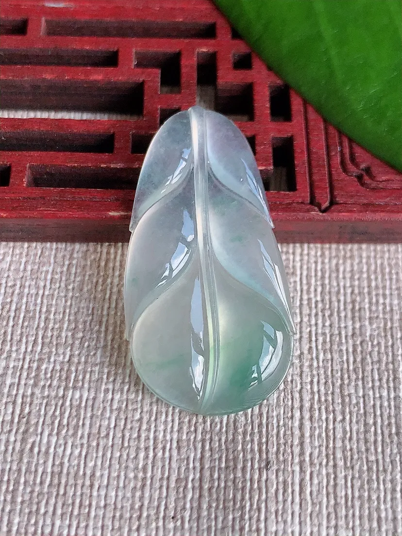 天然A货翡翠飘花叶子金枝玉件尺寸34.7×18×4m量4.90g 0715