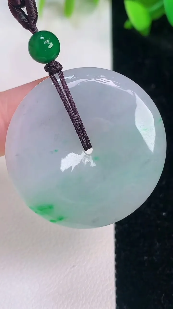 天然A货翡翠平安扣吊坠，尺寸34-5.3，重量:16.69g
7月15日