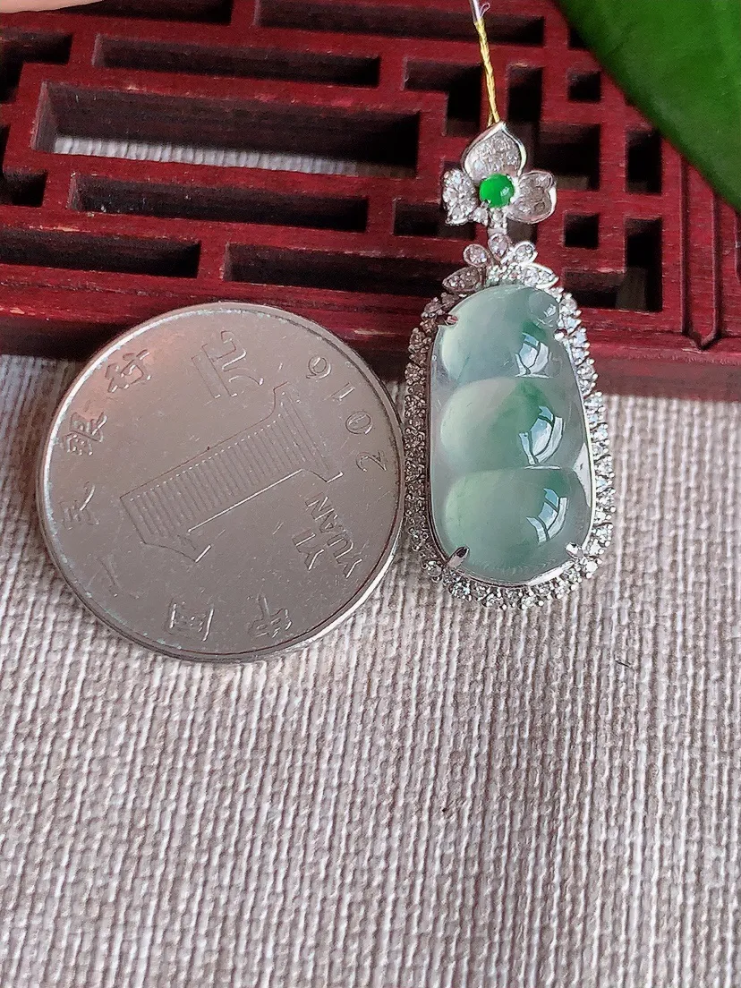 天然A货翡翠18K金伴飘花四季豆福豆平安豆吊坠尺寸32×13.7×9.4裸石18.8×10.3m量4.04g 0715