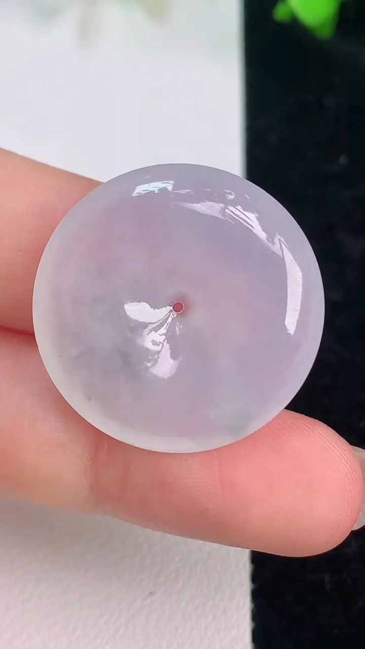 天然A货翡翠冰种飘花平安扣吊坠，尺寸25.4-4.8，重量:6.28g
7月15日