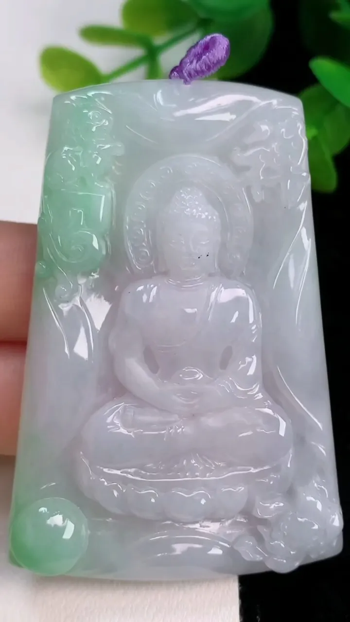 天然A货翡翠大日如来吊坠，尺寸69-42.3-5.6，重量:33.37g
7月15日