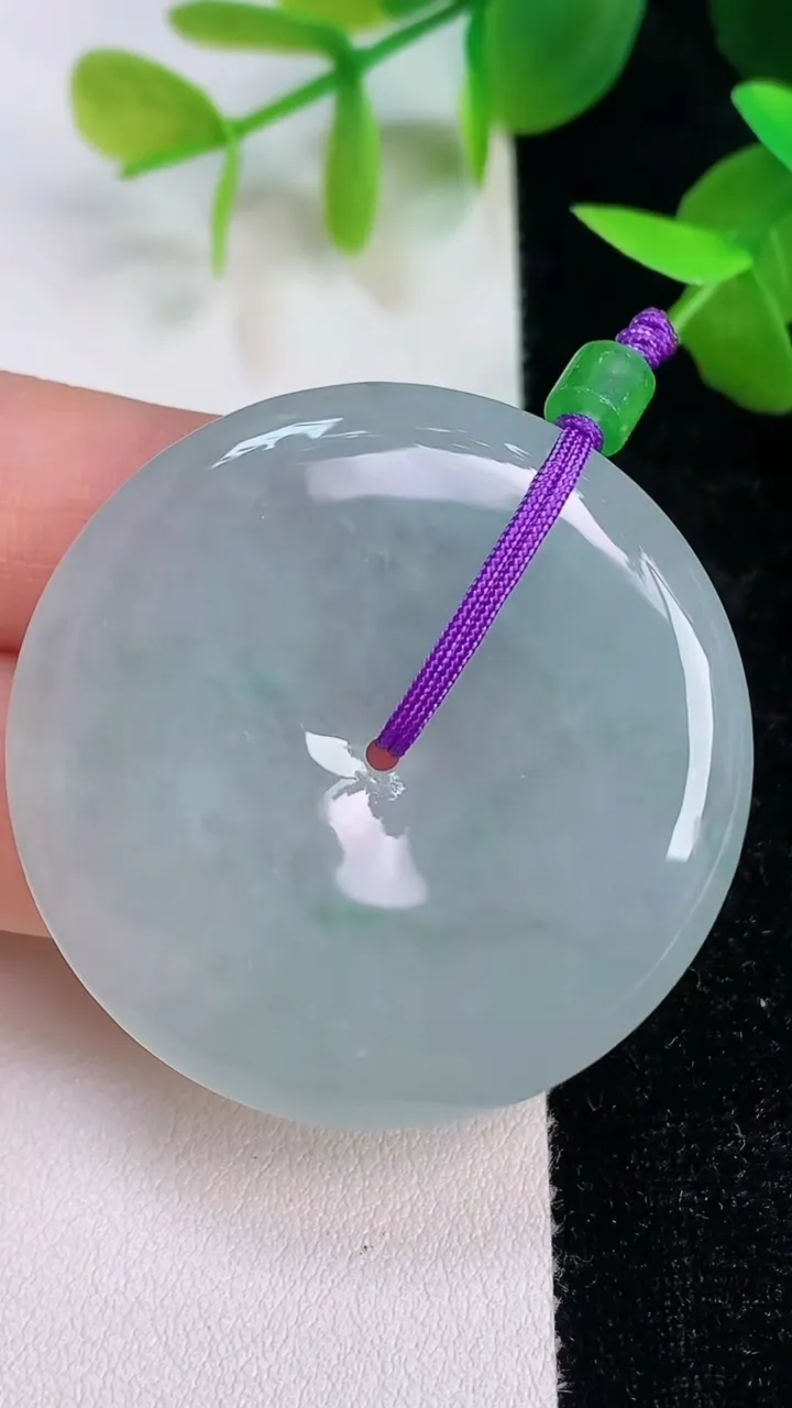 天然A货翡翠飘花平安扣吊坠，尺寸40.6-5.8，重量:21.08g
7月15日