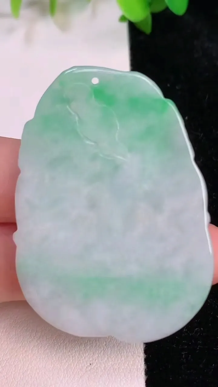 天然A货翡翠祥龙文殊菩萨吊坠，尺寸50.5-36-5.5，重:16.40g
7月15日