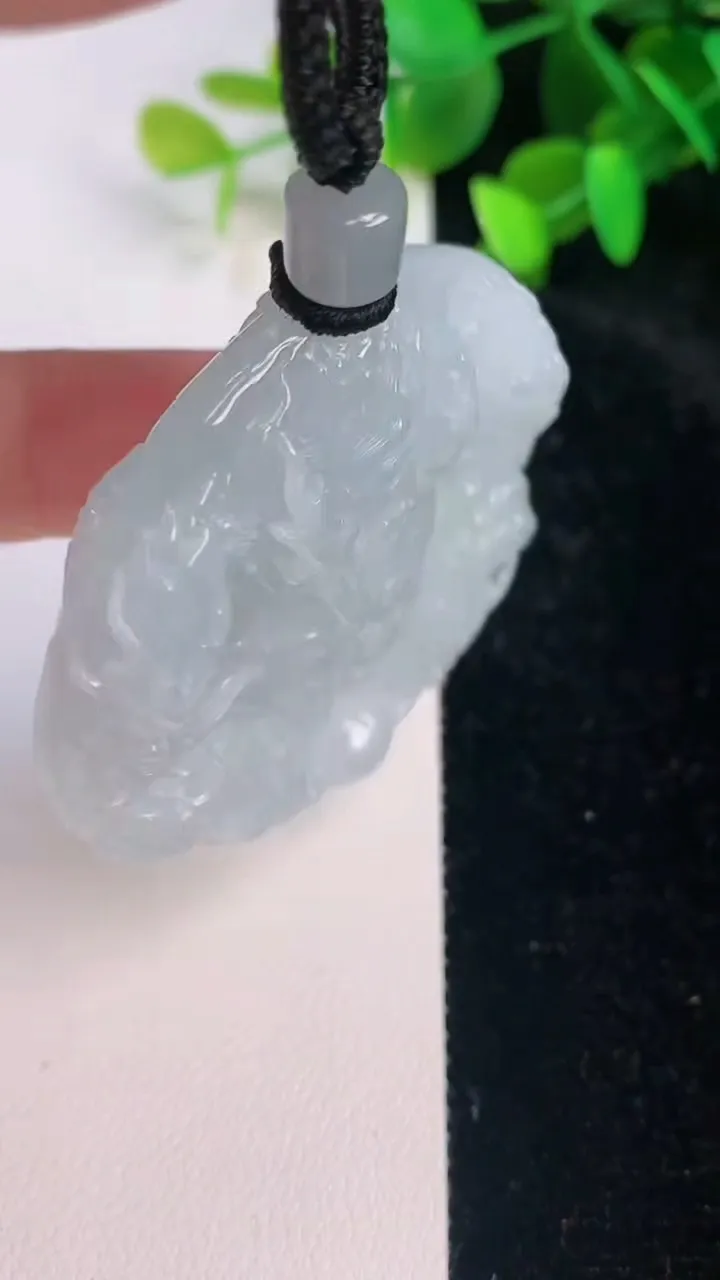 天然A货翡翠飘花九龙至尊 龙牌吊坠，尺寸51.7-10.8，重量:54.99g
7月15日
