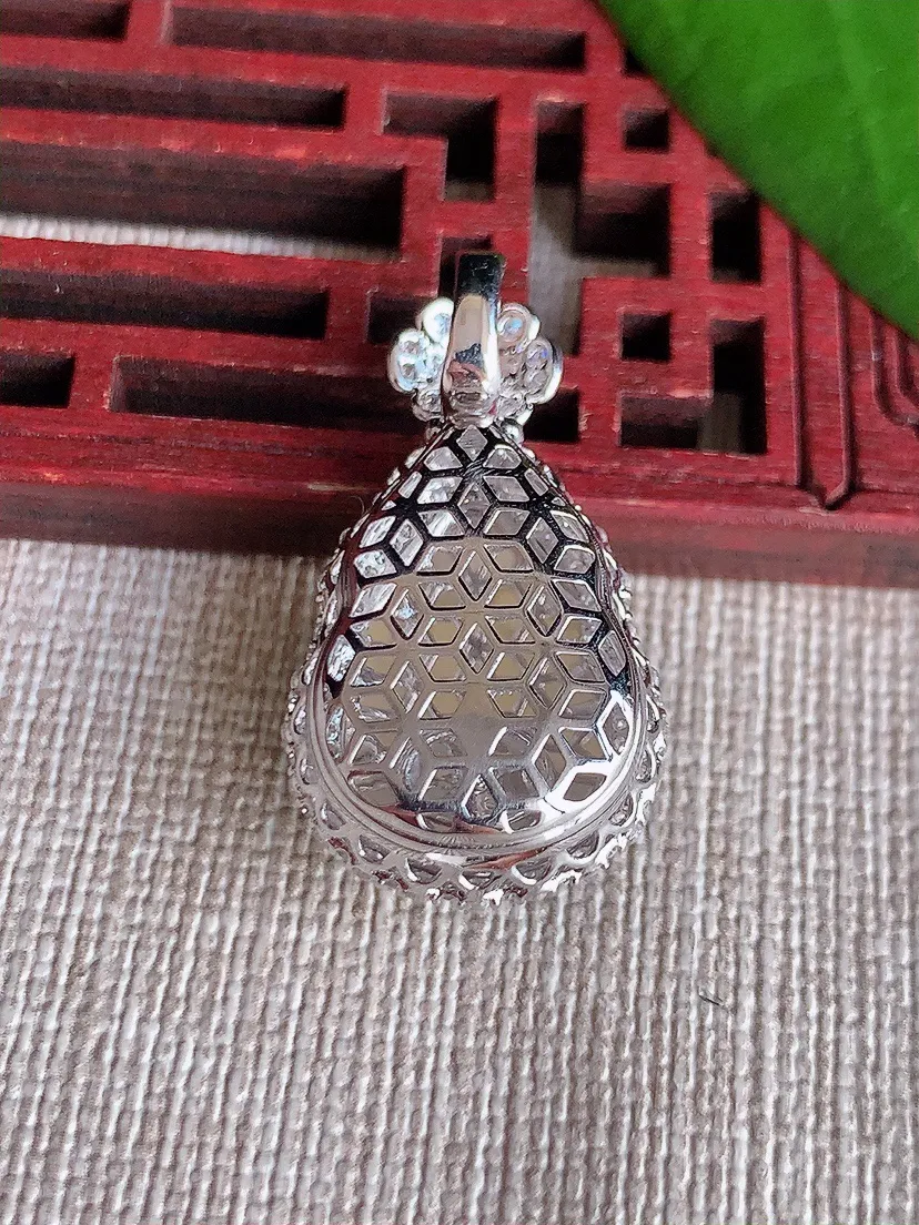 天然A货翡翠18K金伴满绿葫芦吊坠尺寸30×16×12裸石16.5×11.6m量5.74g 0715