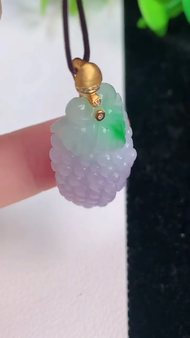 天然A货翡翠18k金春带彩紫罗兰多子多福 葡萄吊坠，尺寸30-16.4-19，重量:7.76g
7月15日