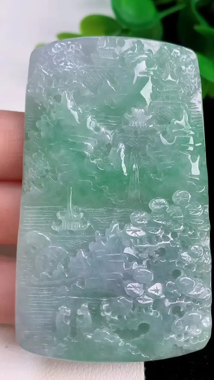天然A货翡翠山水牌吊坠，尺寸69.7-41.7-7.2，重量:54.00g
7月15日