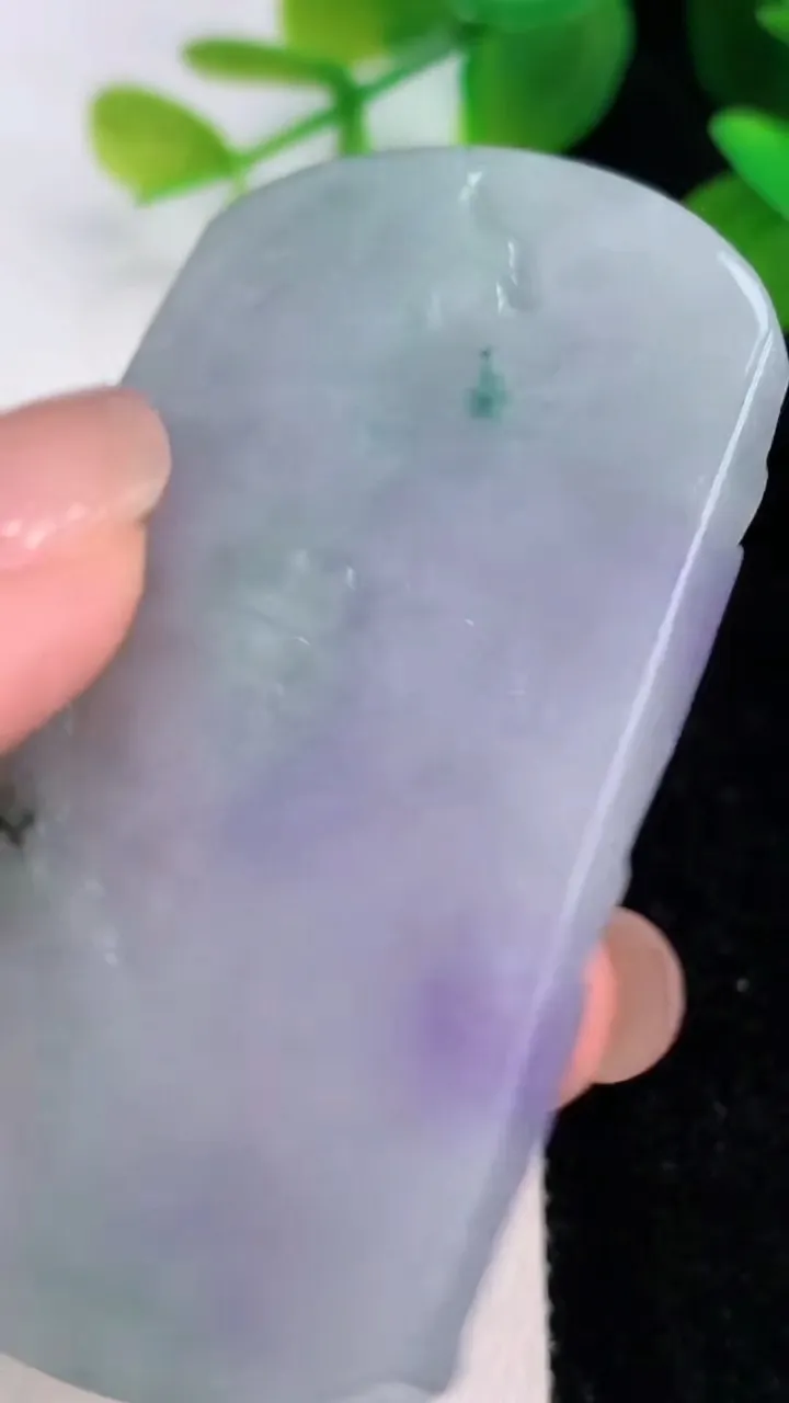 天然A货翡翠春带彩紫罗兰山水牌吊坠，尺寸61.8-39-6，重量:37.37g
7月15日