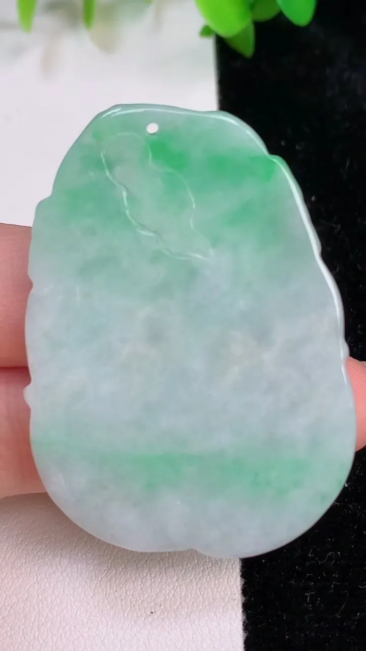 天然A货翡翠祥龙文殊菩萨吊坠，尺寸50.5-36-5.5，重:16.40g
7月15日
