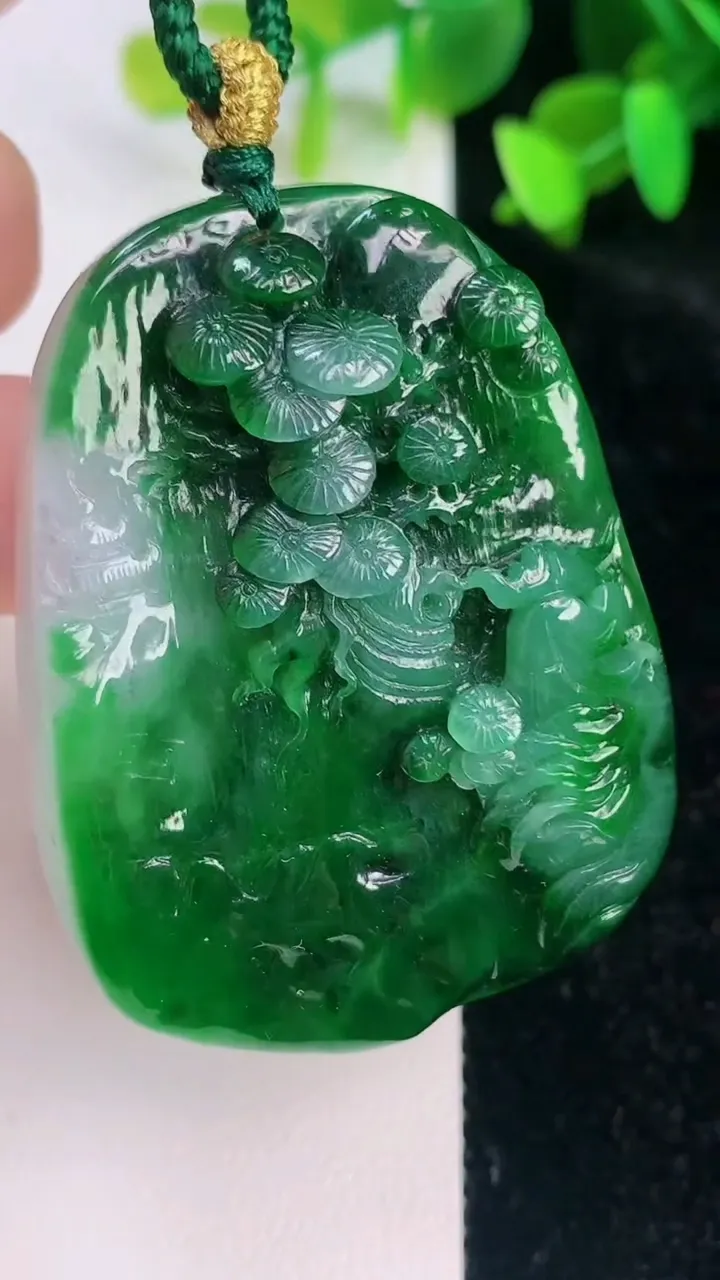 天然A货翡翠山水牌吊坠，尺寸54.3-40-17，重量:65.85g
7月15日