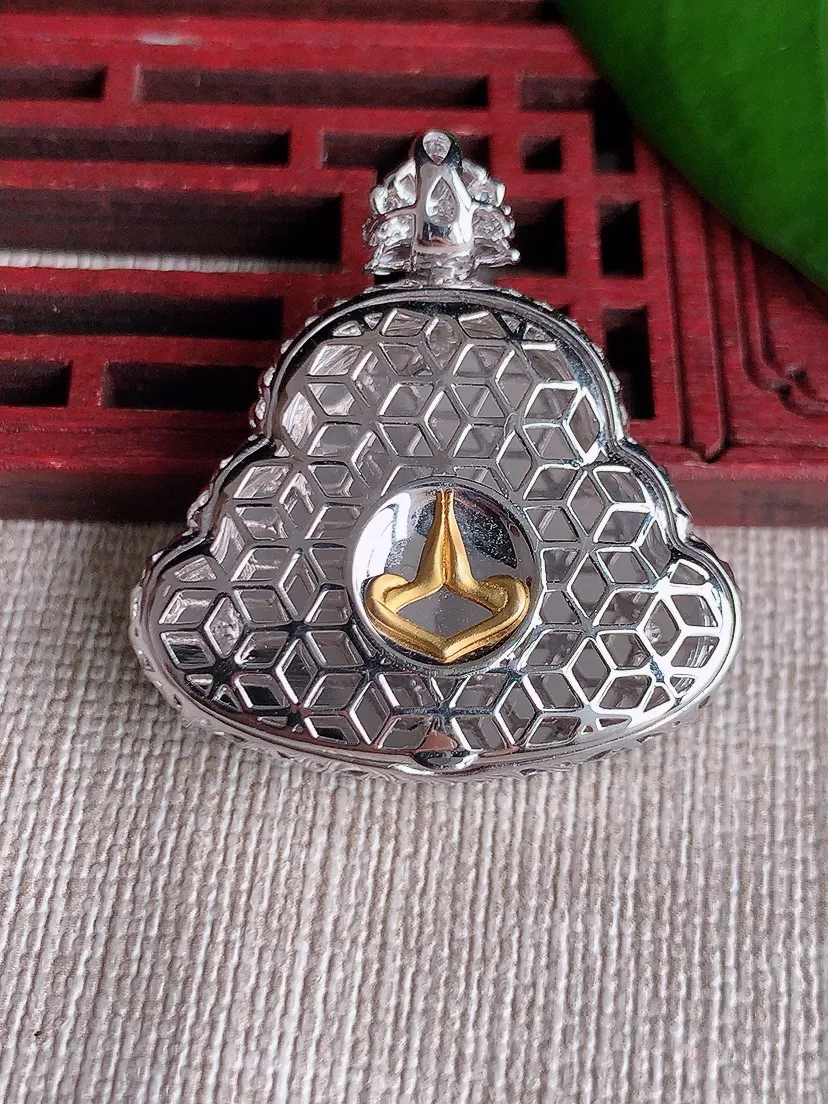 天然A货翡翠18K金伴飘绿佛公吊坠尺寸33×24×31×9.5m量11.96g 0713