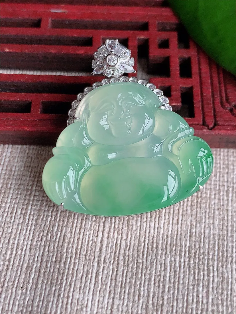 天然A货翡翠18K金伴飘绿佛公吊坠尺寸33×24×31×9.5m量11.96g 0713
