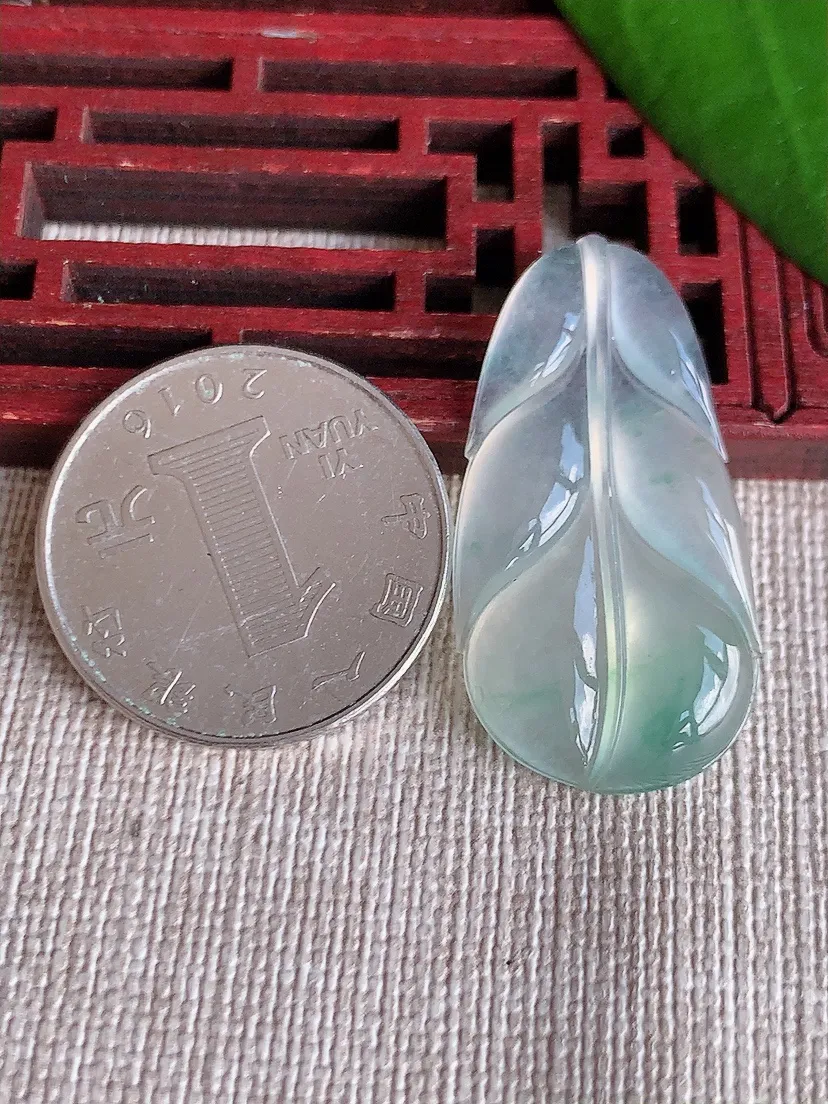 天然A货翡翠飘花叶子金枝玉件尺寸34.7×18×4m量4.90g 0715