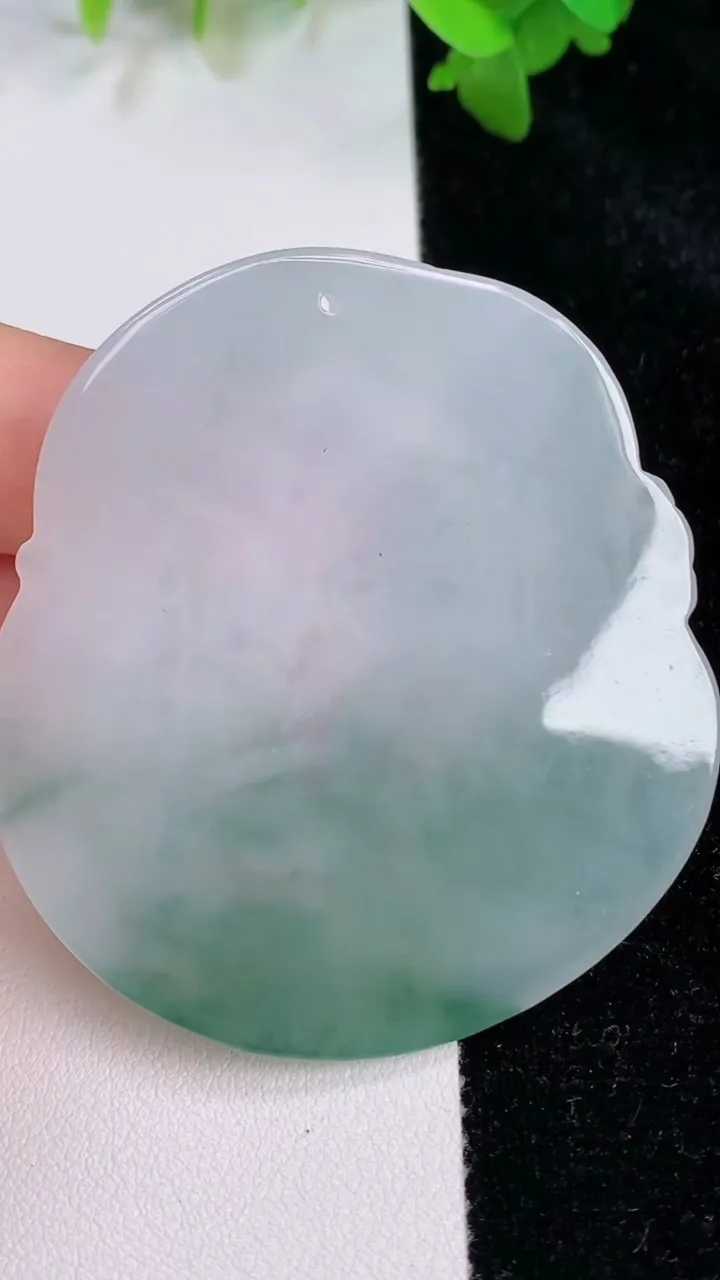 天然A货翡翠观音菩萨吊坠，尺寸56-51.8-6.2，重:30.76g
7月15日