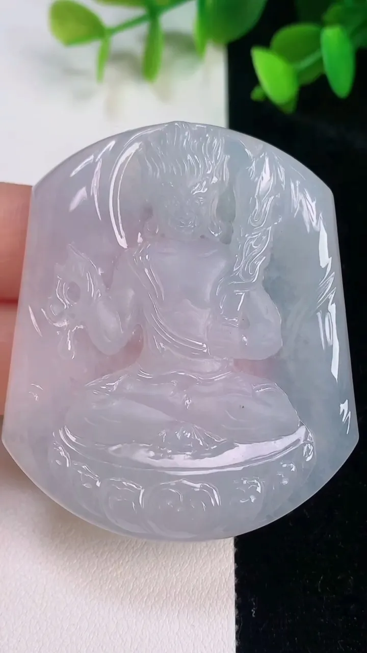 天然A货翡翠不动明王吊坠，尺寸54.2-45.6-5.8，重量:31.35g
7月15日