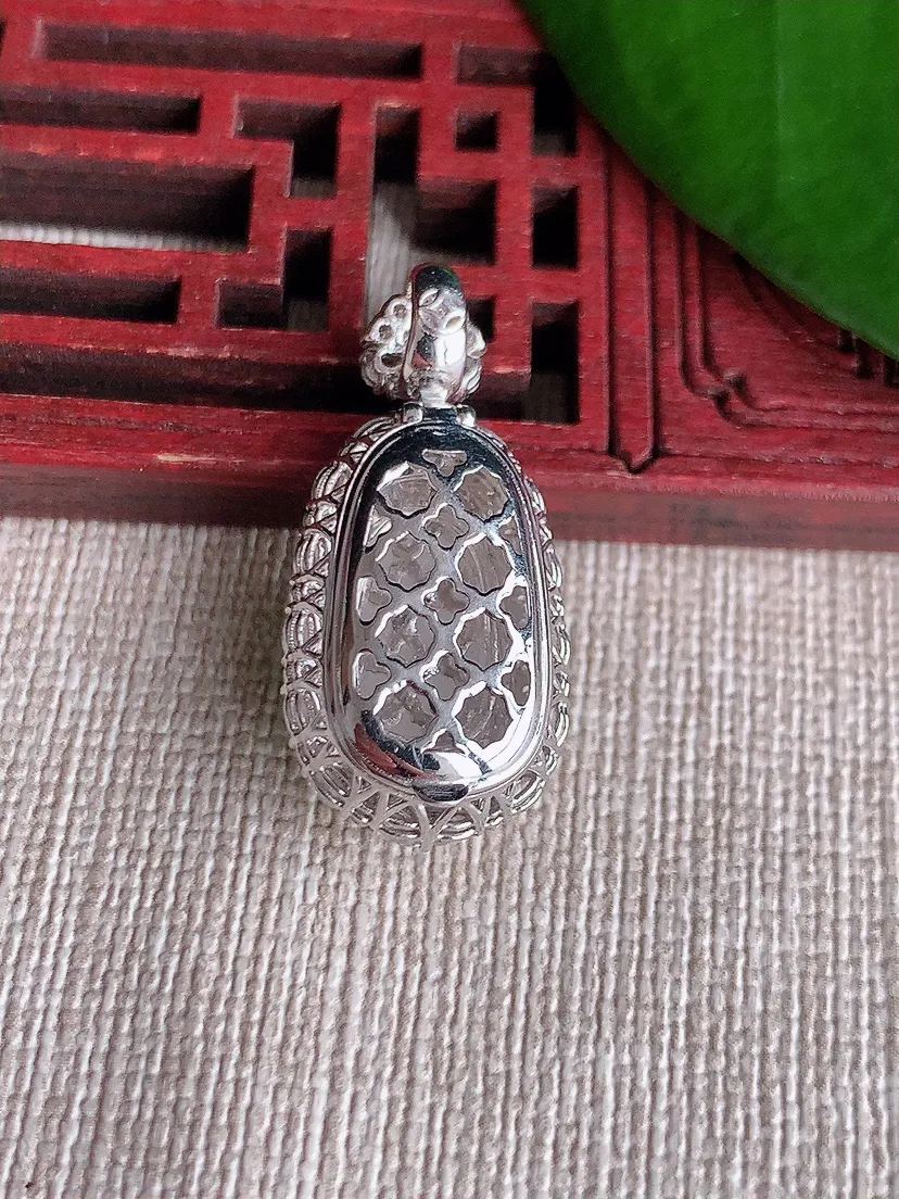 天然A货翡翠18K金伴阳绿四季豆福豆平安豆吊坠尺寸29×13.5×9.7裸石15.4×8.6m量4.