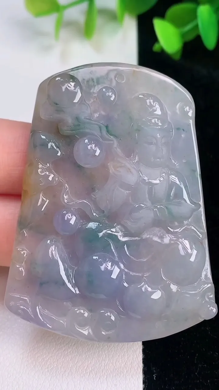 天然A货翡翠紫罗兰飘花观音菩萨吊坠，尺寸57-41.4-6，重量:29.81g
7月15日