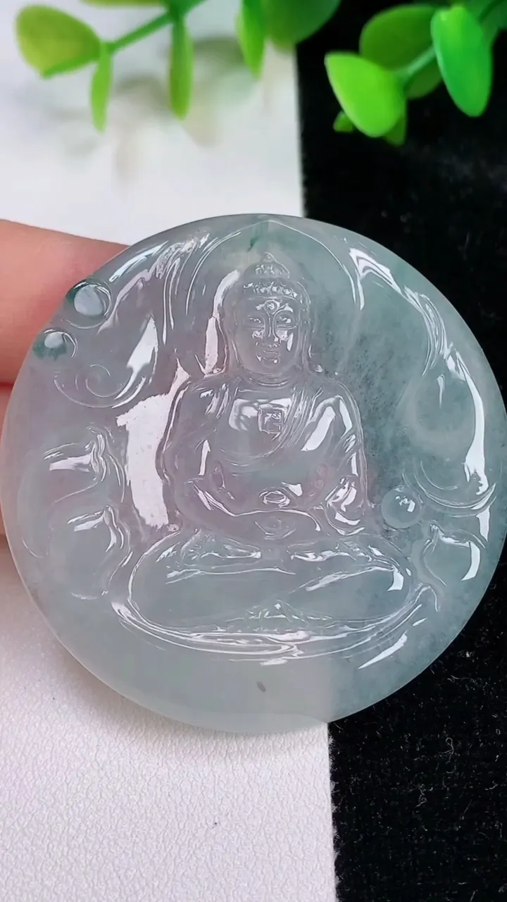 天然A货翡翠飘花大日如来吊坠，尺寸49-4.6，重:23.65g
7月15日