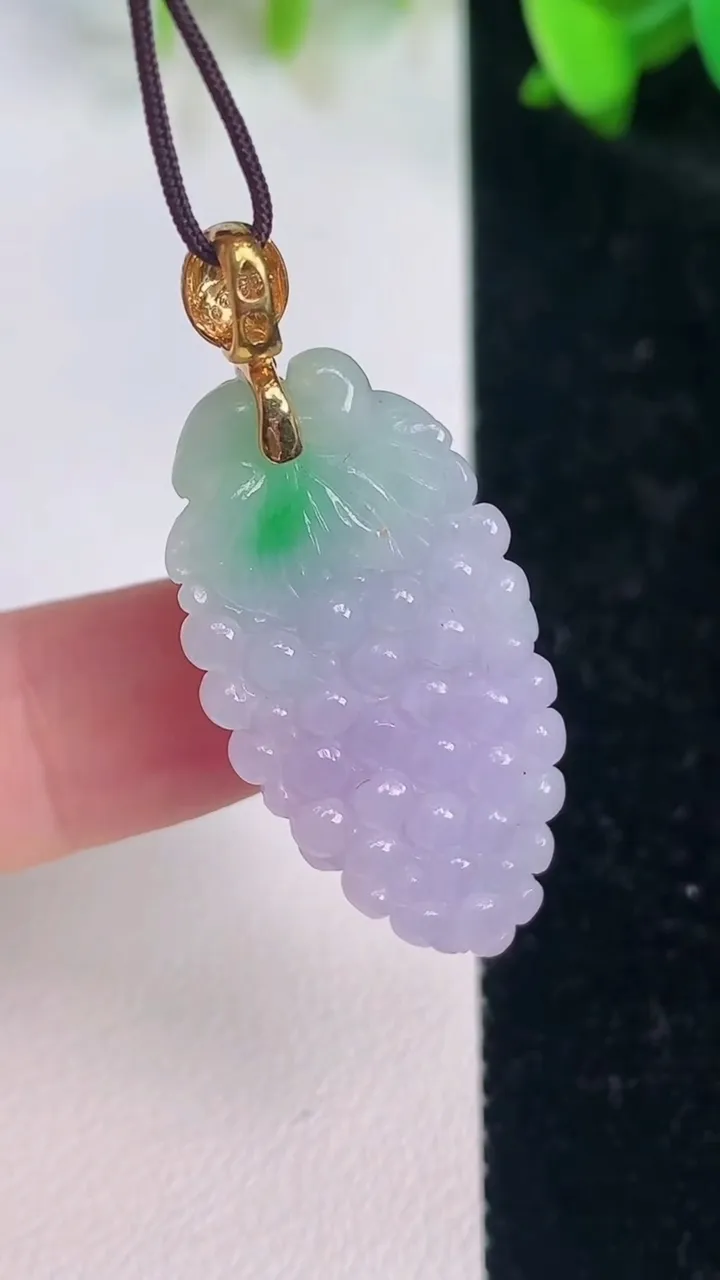 天然A货翡翠18k金春带彩紫罗兰多子多福 葡萄吊坠，尺寸30-16.4-19，重量:7.76g
7月15日