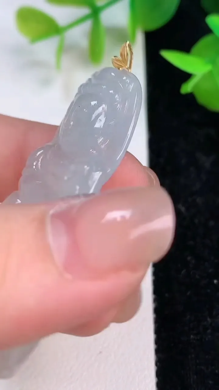 天然A货翡翠观音菩萨吊坠，尺寸51-20.6-4.8，重量:11.36g
7月15日