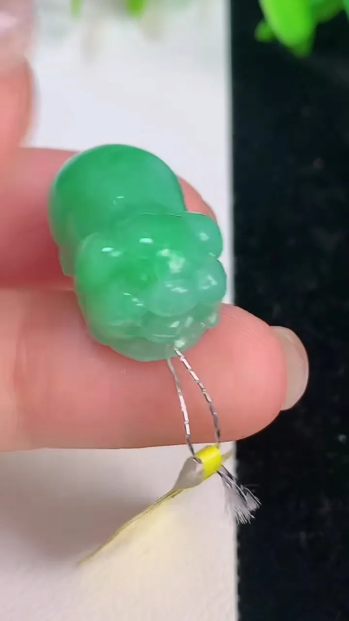 天然A货翡翠生肖猪吊坠，尺寸24.6-13.3-11，重量:7.80g
7月15日