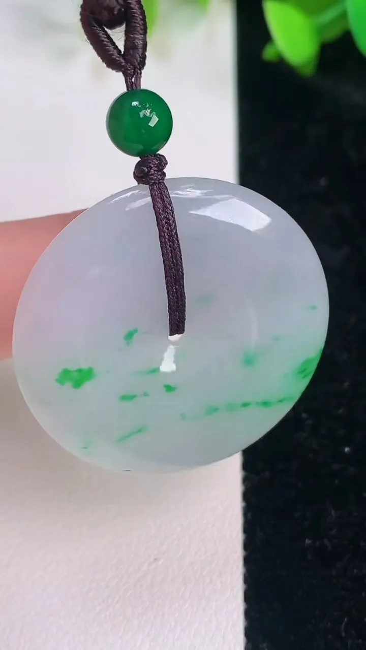 天然A货翡翠平安扣吊坠，尺寸34-5.3，重量:16.69g
7月15日