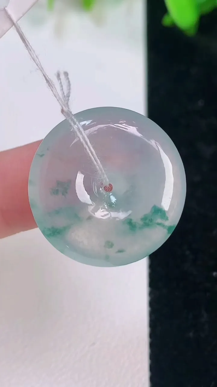 天然A货翡翠冰种飘花平安扣吊坠，尺寸23.3-5，重量:5.91g
7月15日