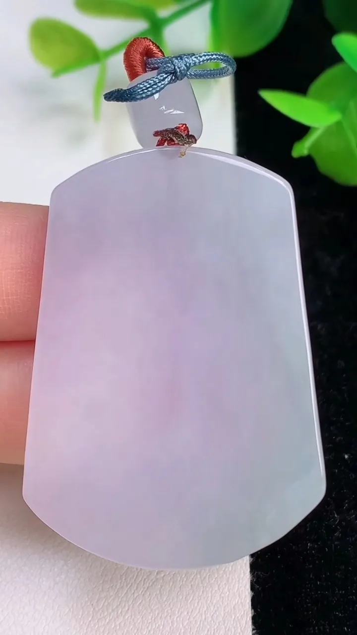 天然A货翡翠紫罗兰仿古无事牌吊坠，尺寸45.4-32.2-4.3，重量:17.78g
7月15日