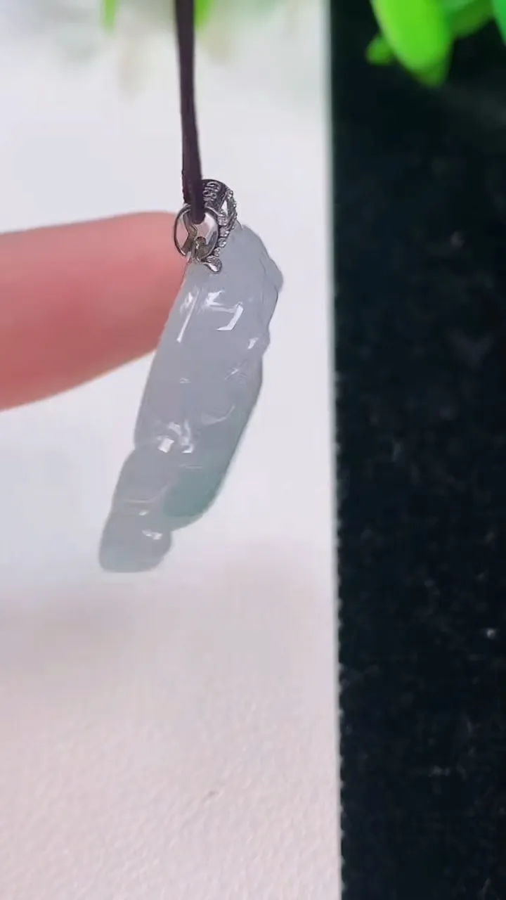 天然A货翡翠18k金飘花佛公吊坠，尺寸26-29.3-6，重量:7.11g
7月15日