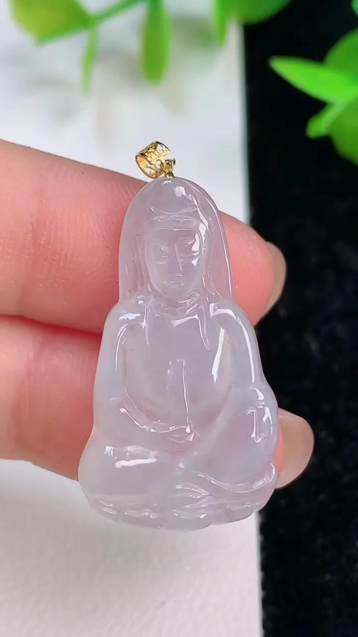 天然A货翡翠种观音菩萨吊坠，尺寸30.2-17-3.6，重量:3.55g
7月15日