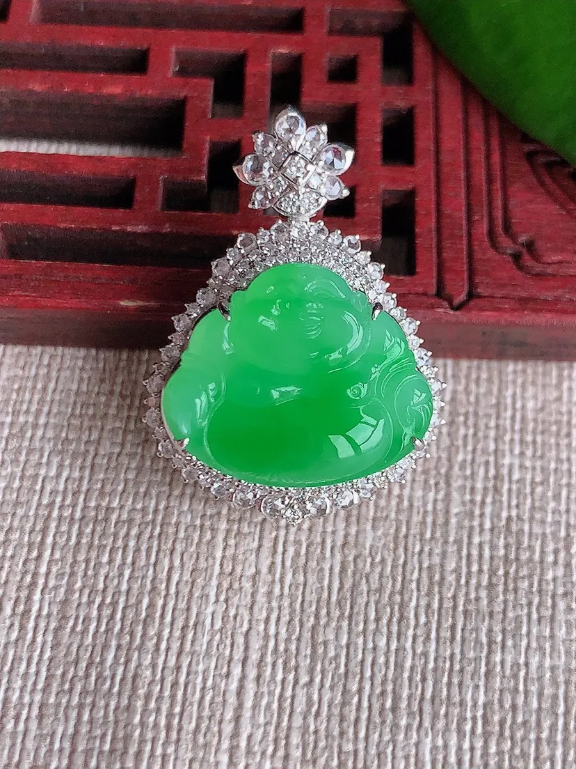 天然A货翡翠18K金伴阳绿佛公吊坠尺寸28.2×20.4×11.6裸石14.5×17.4m量5.67g 0713