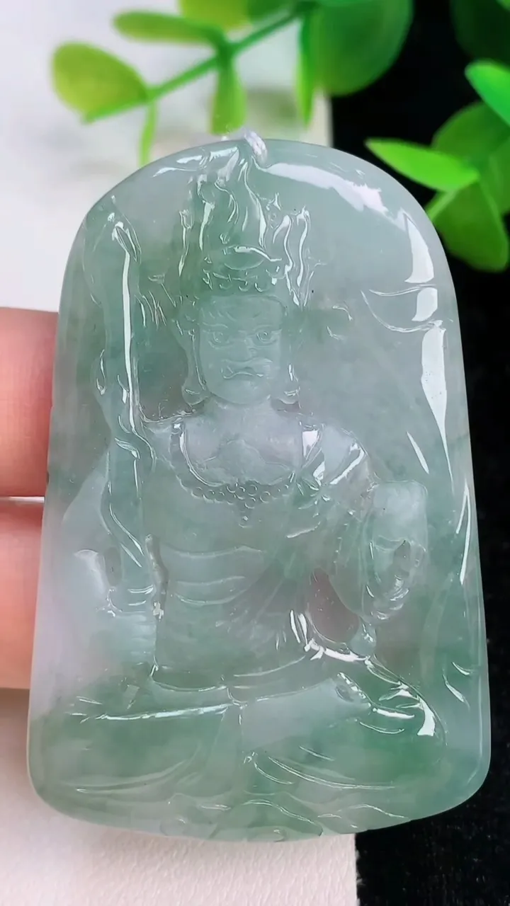 天然A货翡翠不动明王吊坠，尺寸56.2-39.7-5.3，重量:25.90g
7月15日