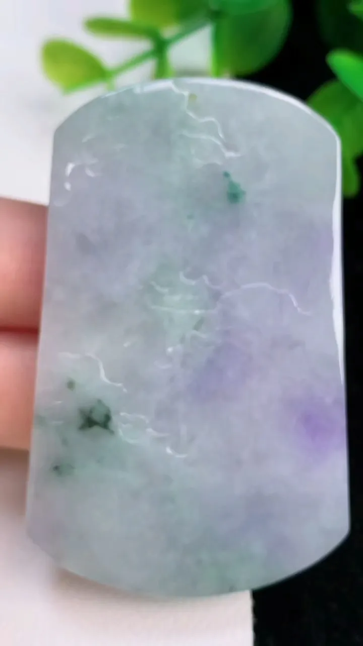 天然A货翡翠春带彩紫罗兰山水牌吊坠，尺寸61.8-39-6，重量:37.37g
7月15日