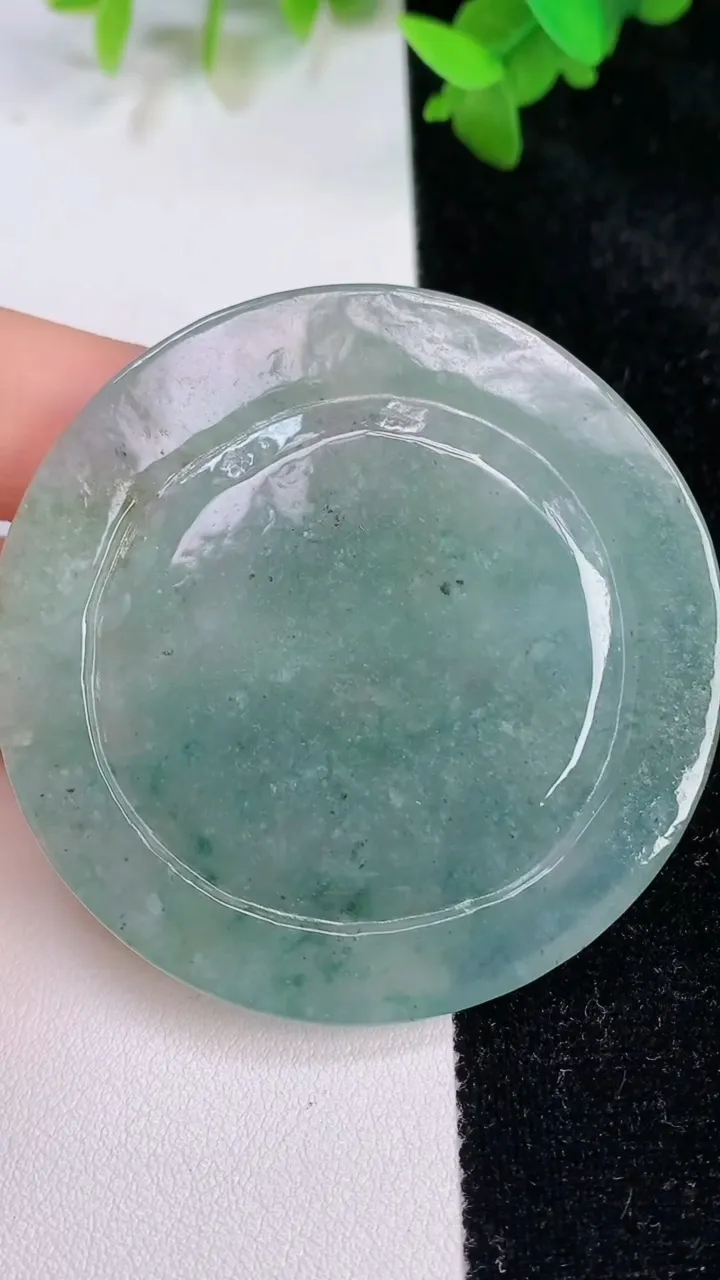 天然A货翡翠飘花大势至观音菩萨吊坠，尺寸55-6.2，重:37.20g
7月15日